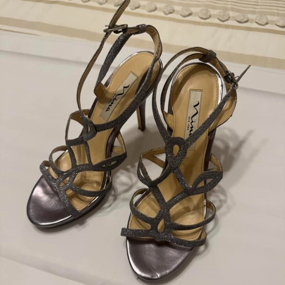 Nina Rowena Pewter Sparkly Heels 7.5
